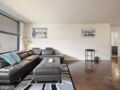 Skyline Plaza unit 2002S, Falls Church, VA 22041 - photo 4