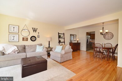 9959 Longford Ct, Vienna, VA 22181 - photo 4