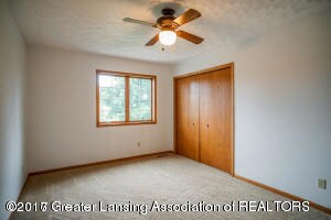 4325 Blackberry Ln, Lansing, MI 48917 - photo 4