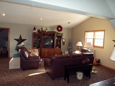 Bonus room over garage<|><|>