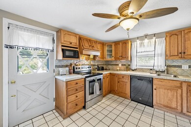 16 Saint Thomas St, Enfield, CT 06082 - photo 6