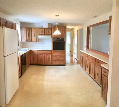 45 Donlyn Dr, Chicopee, MA 01013 - photo 3