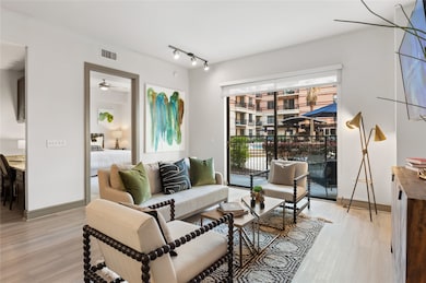 MODEL HOME, ACTUAL LAYOUT MAY DIFFER