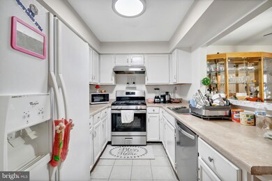 4063 Chetham Way, Woodbridge, VA 22192 - photo 5