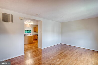 5218 Torrington Cir, Rosedale, MD 21237 - photo 3