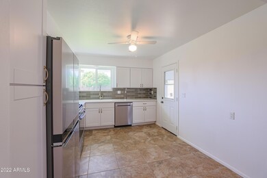 10123 W Caron Dr, Sun City, AZ 85351 - photo 7