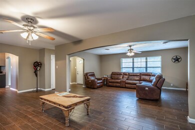 1927 Tulane Ave, Gainesville, TX 76240 - photo 7