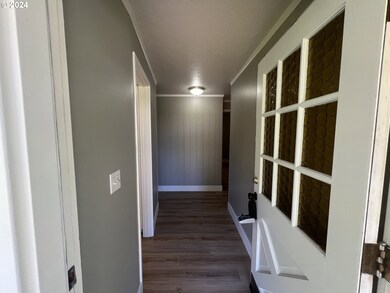 1725 SW Hicrest Ave, Portland, OR 97225 - photo 2