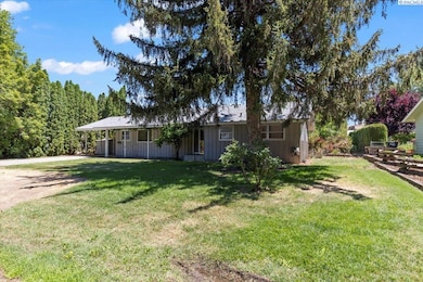 1020 Elm St, Prosser, WA 99350 - photo 3