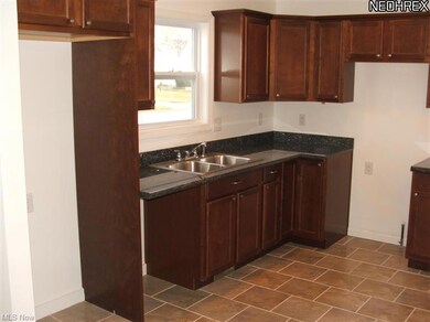 19404 Fairway Ave, Maple Heights, OH 44137 - photo 4