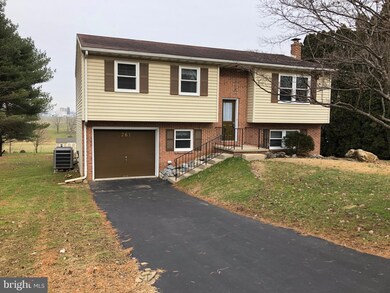 261 Orchard View Dr, Leacock-Leola-bareville, PA 17540 - photo 2