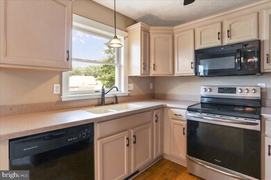 1657 W Strohm Dr, Chambersburg, PA 17202 - photo 6