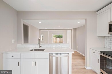 9542 Blake Ln, Fairfax, VA 22031 - photo 4