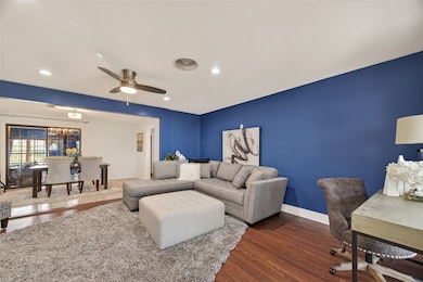 819 S 4th St, La Porte, TX 77571 - photo 2