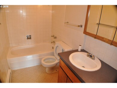 309 W C St, Rainier, OR 97048 - photo 3