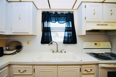 702 Lori Dr unit 190, Palm Springs, FL 33461 - photo 4