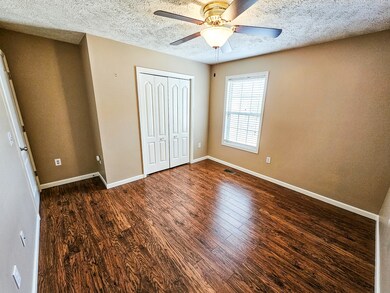 105 Diane Dr, Shelbyville, TN 37160 - photo 5