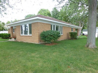 701 Amity St, Lowell, MI 49331 - photo 2