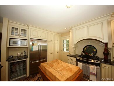 Stainless Steel Appliances, Wine Refrigerator, Gas