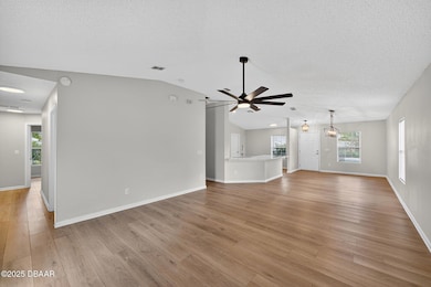 21-web-or-mls-5PromenadePlace-04849