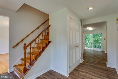 16146 Darwin Ct, Woodbridge, VA 22191 - photo 2