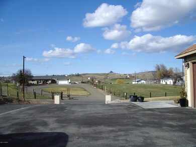 2170 Selah Loop Rd, Selah, WA 98942 - photo 7