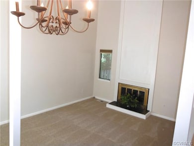 Great room with vaulted ceiling, ceiling fan & sli