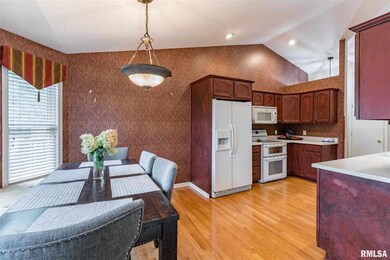 4801 N Division St unit B, Davenport, IA 52806 - photo 7