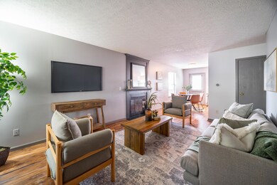 1097 Farmlane Dr (Interior)-1