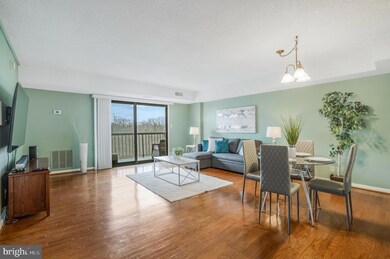 Lakeside Plaza Condominium unit 815, Baileys Crossroads, VA 22041 - photo 2