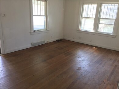 115 W 8th St S, Newton, IA 50208 - photo 5