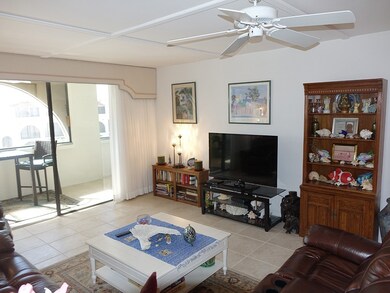 Living Room Photo 3