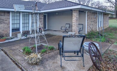 302 De la Cruz St, Weatherford, TX 76085 - photo 4