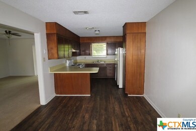 906 Holly St, Copperas Cove, TX 76522 - photo 2