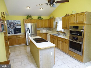 325 Cottonwood Dr, Langhorne, PA 19047 - photo 4