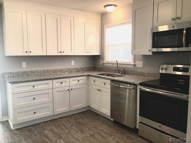 What a Cute Kitchen !!   NEW White 