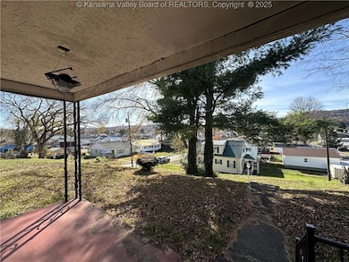 2204 Fletcher Ave, Dunbar, WV 25064 - photo 2