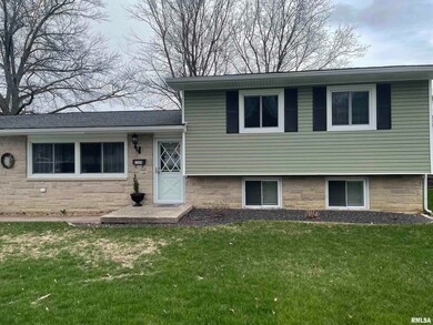 1209 Grandview Ave, Jacksonville, IL 62650 - photo 2