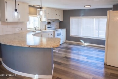 Kitchen with Breakfast Bar