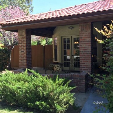 Inviting front patio..