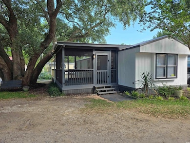 Manufactured / mobile home with a sunroom
