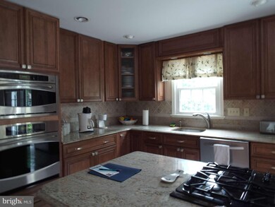 22100 Creekview Dr, Gaithersburg, MD 20882 - photo 7