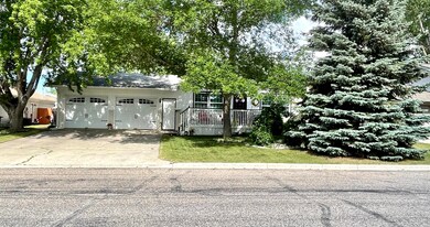 1605 7th Ave NE, Jamestown, ND 58401 - photo 2