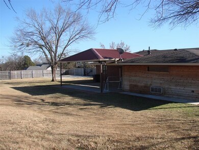 2115 Shipley St, Gainesville, TX 76240 - photo 4