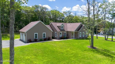 200 Hampshire Dr, Mount Cobb, PA 18436 - photo 2