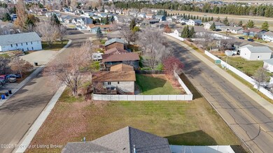 847 11th St E, Dickinson, ND 58601 - photo 3