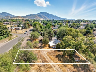 View of property location with a mountain backdrop and property boundaries highlighted
