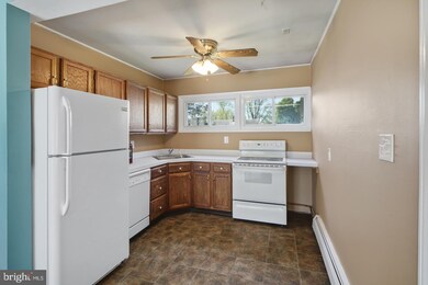 28 Alder Ln, Levittown, PA 19055 - photo 5