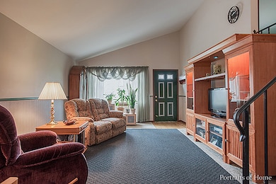 586 W Lorraine Ave, Elmhurst, IL 60126 - photo 2