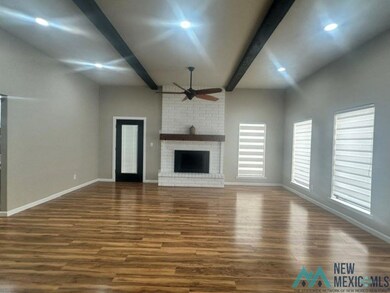 1810 Mountain Shadow Dr, Carlsbad, NM 88220 - photo 2